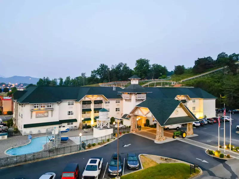 exterior of sevierville hotel