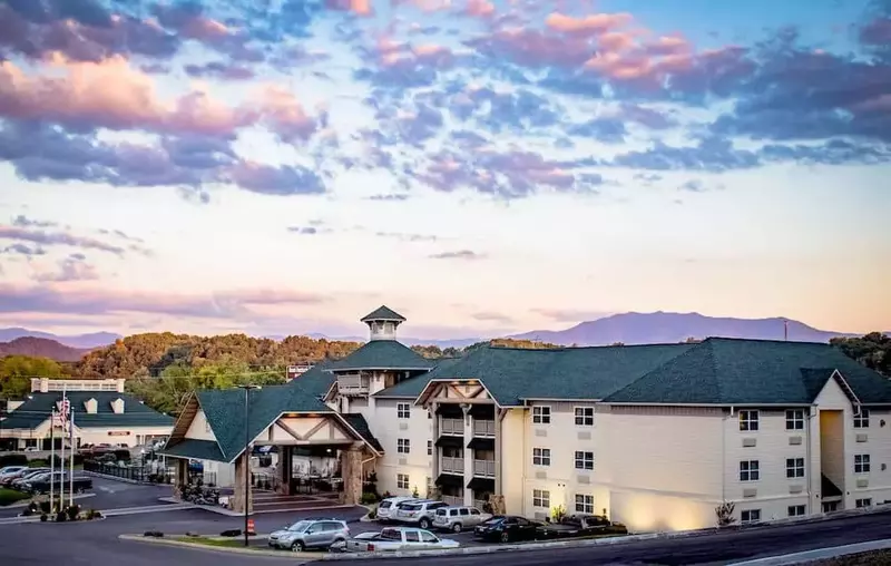 The Lodge at Five Oaks Sevierville hotel