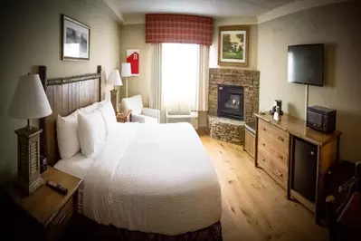 A comfortable hotel room at the Lodge at Five Oaks in Sevierville TN.