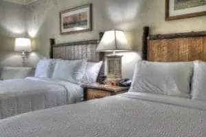 Spacious room with queen beds at The Lodge at Five Oaks hotel in Sevierville Tn