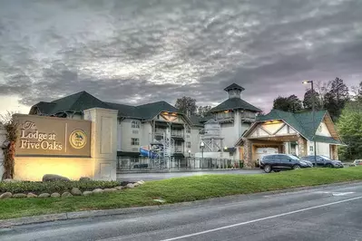 The exterior of The Lodge at Five Oaks in Sevierville TN.